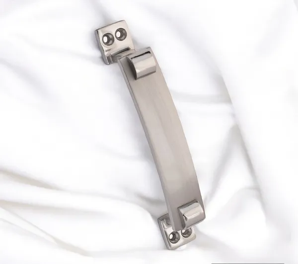 Silver_Satin_Finish_Royal_Handle_For_Door