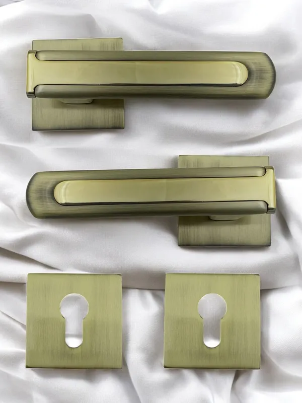 Gold_Finish_Lock_with_Key_and_Knob_Rose_64