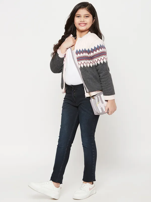 JWAAQ_Girls_Black_&_Cream-Coloured_Colourblocked_Sweater