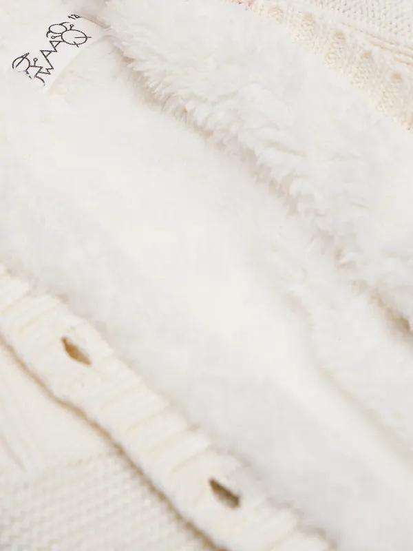 JWAAQ_Cotton_Knit_Full_Sleeve_Frilled_Baby_kids_Girls_Winter_2_pcs_set_With_Fur_Lined-White