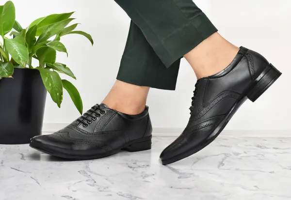 Black_Leather_Brogues_Formal_Shoes_For_Men