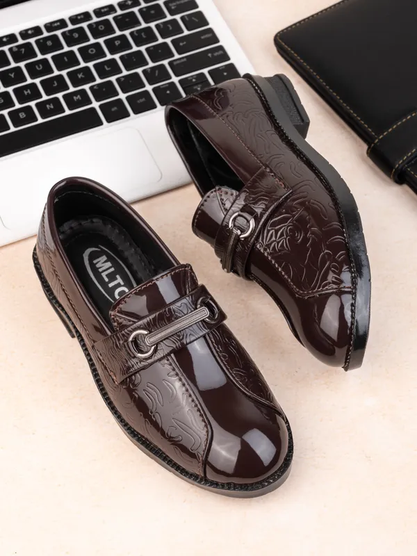 Brown_Burgundy_Patent_Leather_Luxury_Chain_Loafers_For_Boys