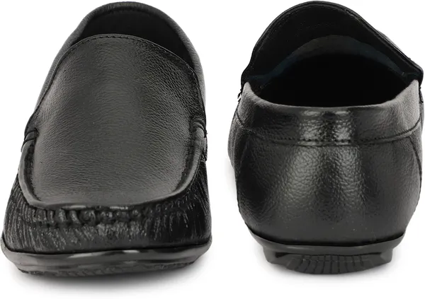 Black_Leather_Casual_Regular_Fit_Solid_Loafers_For_Men