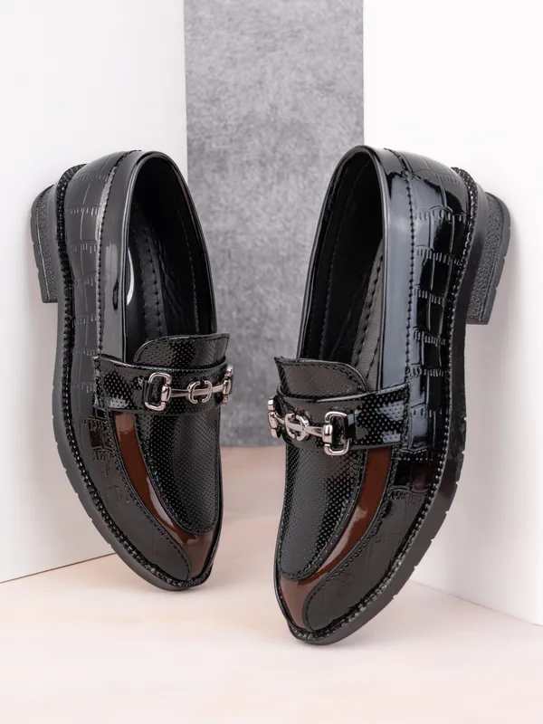 Midnight_Black_Patent_Leather_Designer_Chain_Loafers_For_Boys