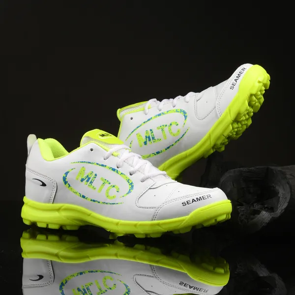 Green_&_White_Extra_Comfortable_And_Lightweight_Sports_Shoes_/_Cricket_Shoes
