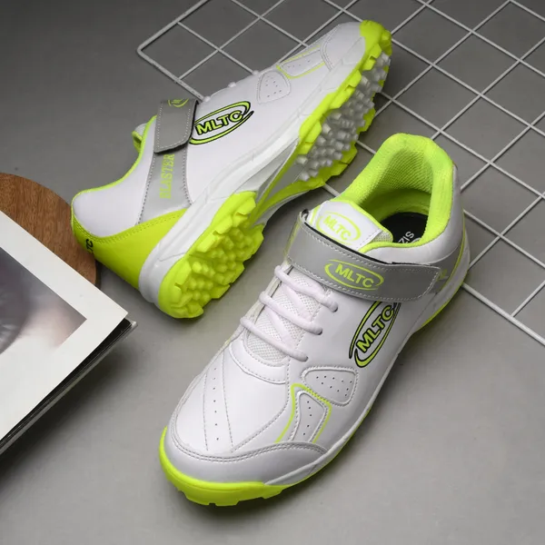 Green_&_White_Lightweight_Comfortable_Sports_Shoes_/_Cricket_Shoes