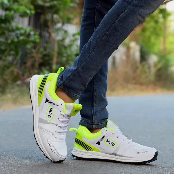 Green_&_White_Extra_Comfortable_And_Breathable_Sports_Shoes_/_Cricket_Shoes