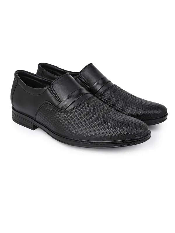 Black_Signature_Textured_Finish_Formal_Shoes_for_Men