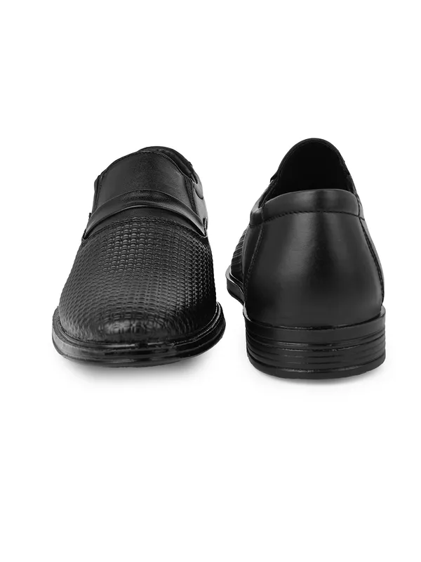 Black_Signature_Textured_Finish_Formal_Shoes_for_Men