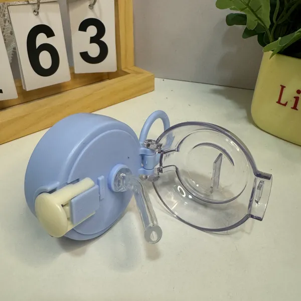 Modern_Leakproof_Drinking_Water_Bottle_For_Everyday_Lifestyle
