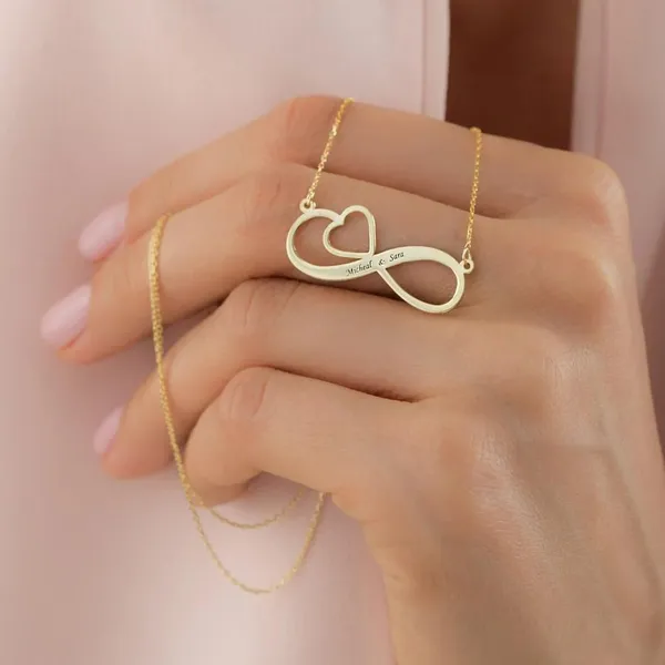 Customizable_Name_Engraved_Infinity_Symbol_Necklace_With_Heart_For_Unisex