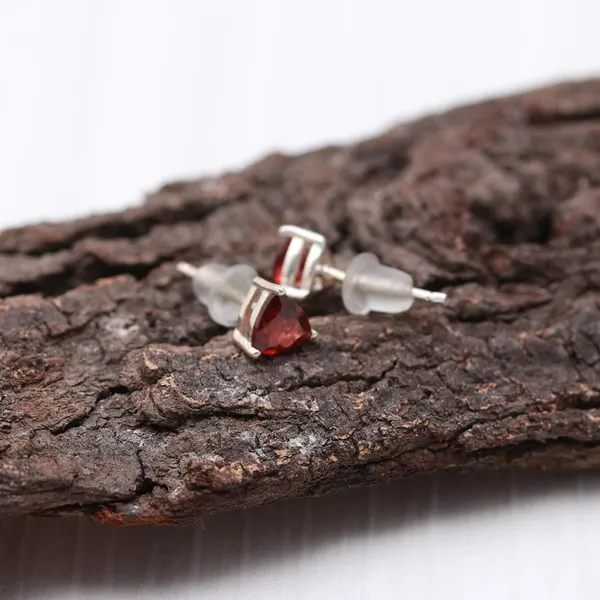 Sterling_Silver_Red_Garnet_Oval_Triangle_Earring_For_Women
