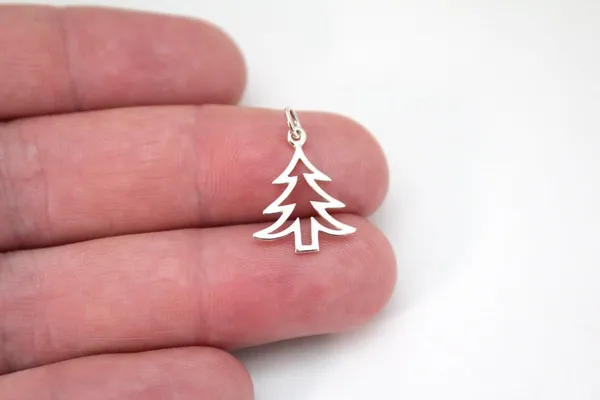 Tree_Shape_Silver_Plated_Love_Pendant_With_Chain_For_Girls_And_Women
