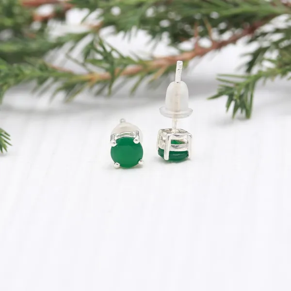 Green_Emerald_Embedded_Round_Earring_For_Women_And_Girls