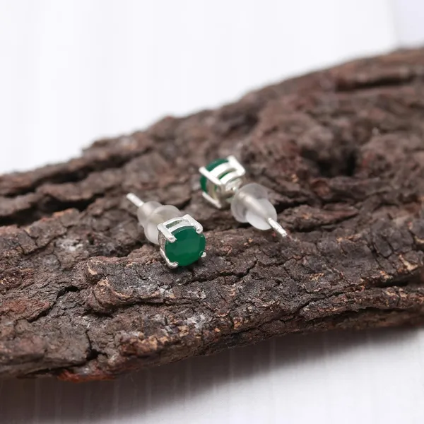 Green_Emerald_Embedded_Round_Earring_For_Women_And_Girls