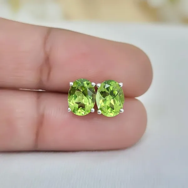 Green_Peridot_Sterling_Silver_Earring_For_Women