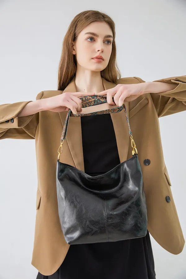 Black_Light_Weight_Pu_Leather_Sling_Bag_For_Women