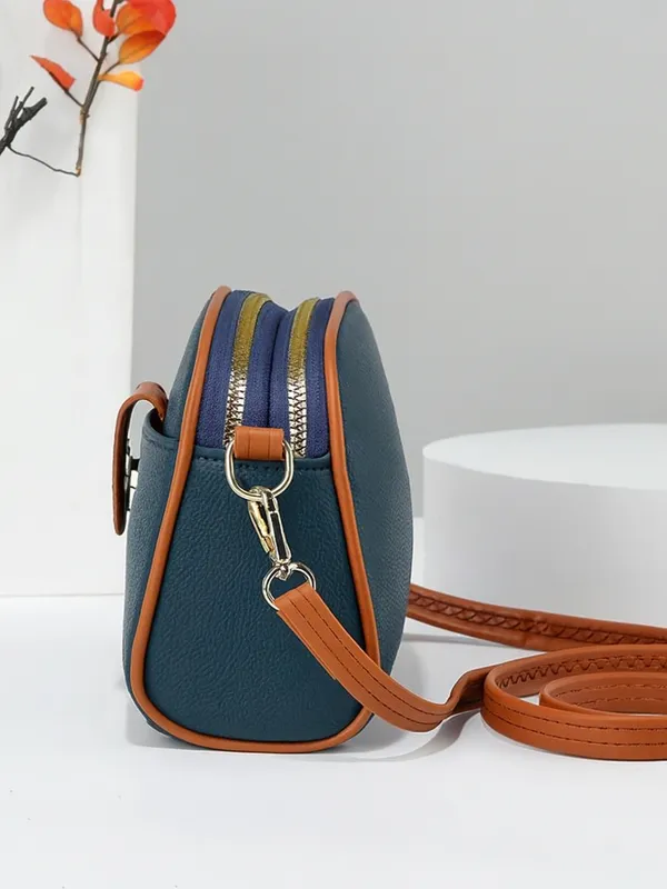 Blue_Crossbody_Sing_Bag_for_women_and_girl_with_strap