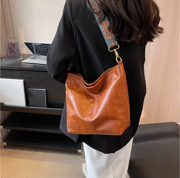 Brown_&_Green_Sling_Shoulder_Bag_Set_with_Designer_Strap