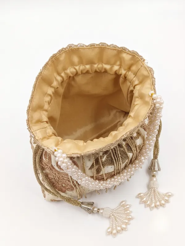 Gold_Embroidered_Elegant_Pearl_Handle_Potli