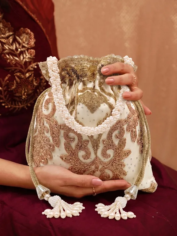 Gold_Embroidered_Elegant_Pearl_Handle_Potli