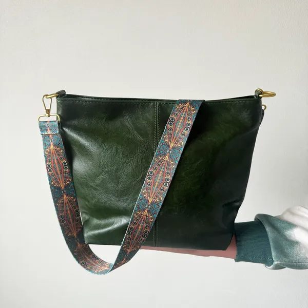 Green_Light_Weight_Pu_Leather_Sling_Bag_For_Women