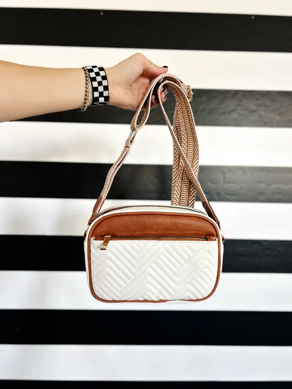 White_Crossbody_Bag_In_Pu_Leather_With_Cute_Adjustable_Strap