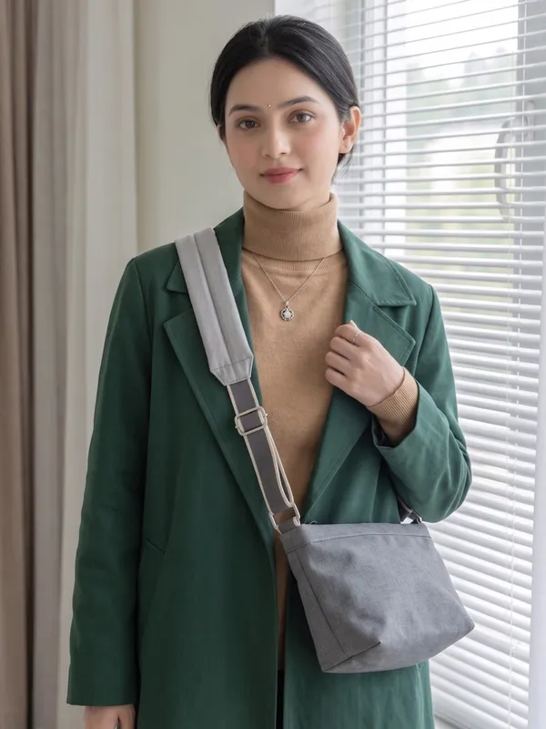 Minimalist_Grey_Crossbody_Bag_Sling_&_Nylon_Shoulder_Bag