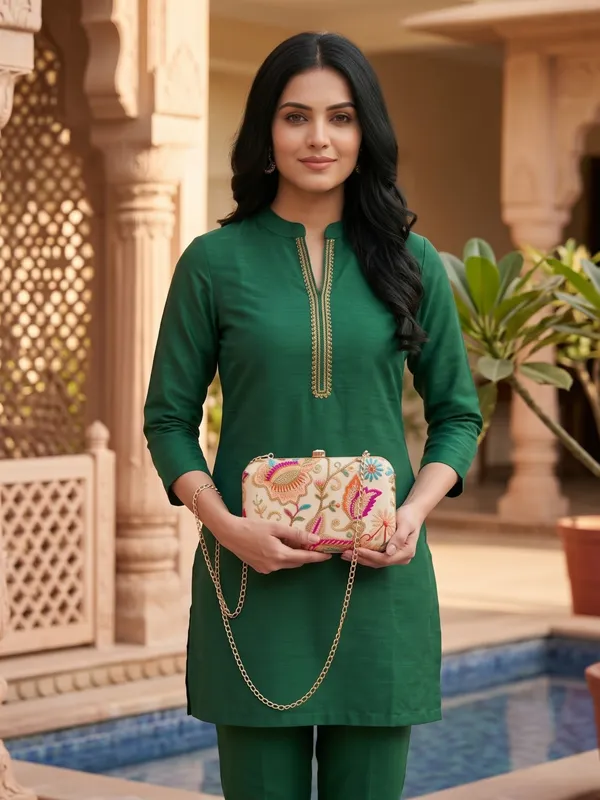 Multicolor_Floral_Embroidered_Box_Bridal_Clutch