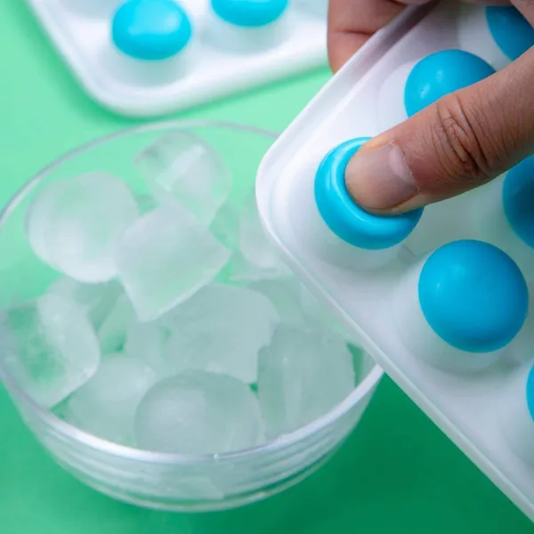 Food_Grade_Silicon_Pop_Up_21_Balls_Ice_Cubes_Tray_With_Lid_For_Freezer