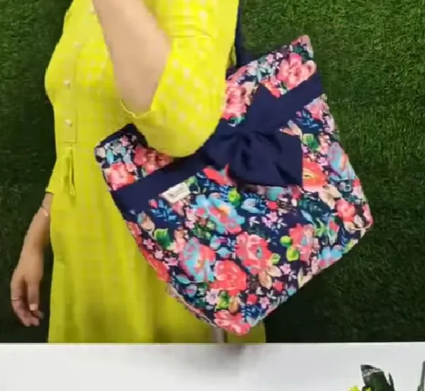 Multicolor_Fabric_&_Metal_Bow_Lunch_Storage_Bag_(10_Litres)