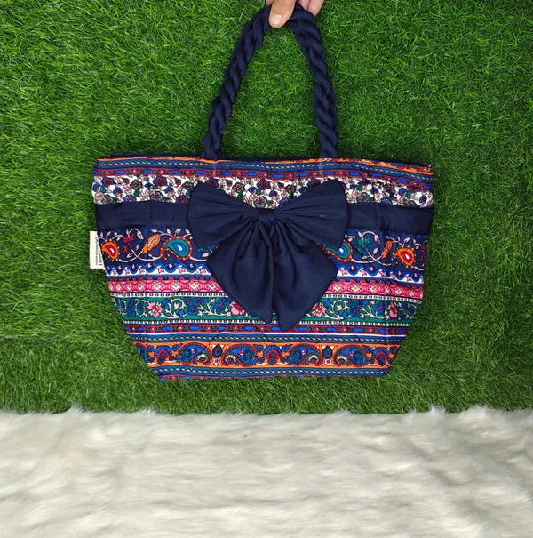 Multicolor_Fabric_&_Metal_Bow_Lunch_Storage_Bag_(10_Litres)