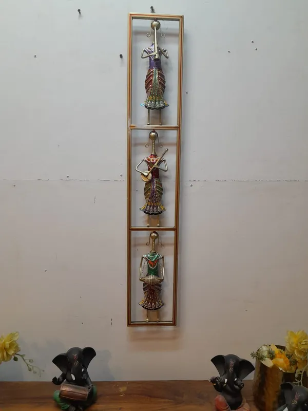 Metal_Build_|_Ladies_Sardar_Wall_Frame_B_|_Water_Resistant