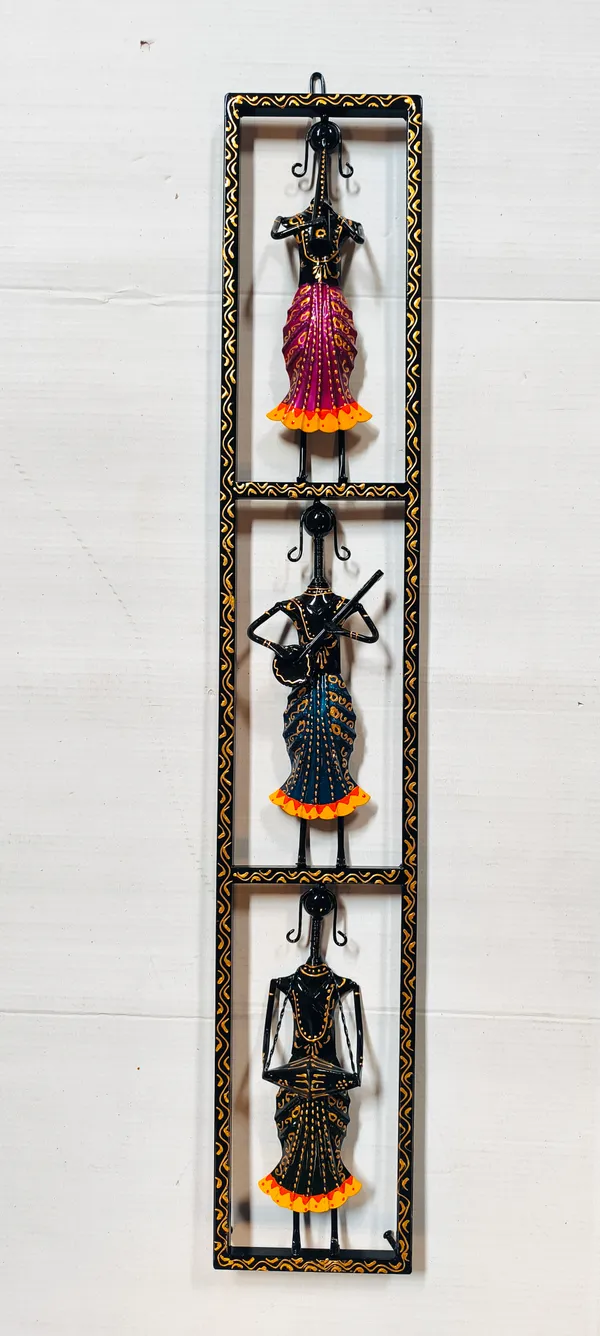 Metal_Build_|_Ladies_Sardar_Wall_Frame_|_Water_Resistant
