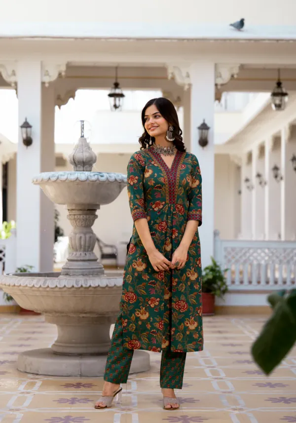 Green_Cotton_Blend_V_Neck_Kurta_Set_For_Women