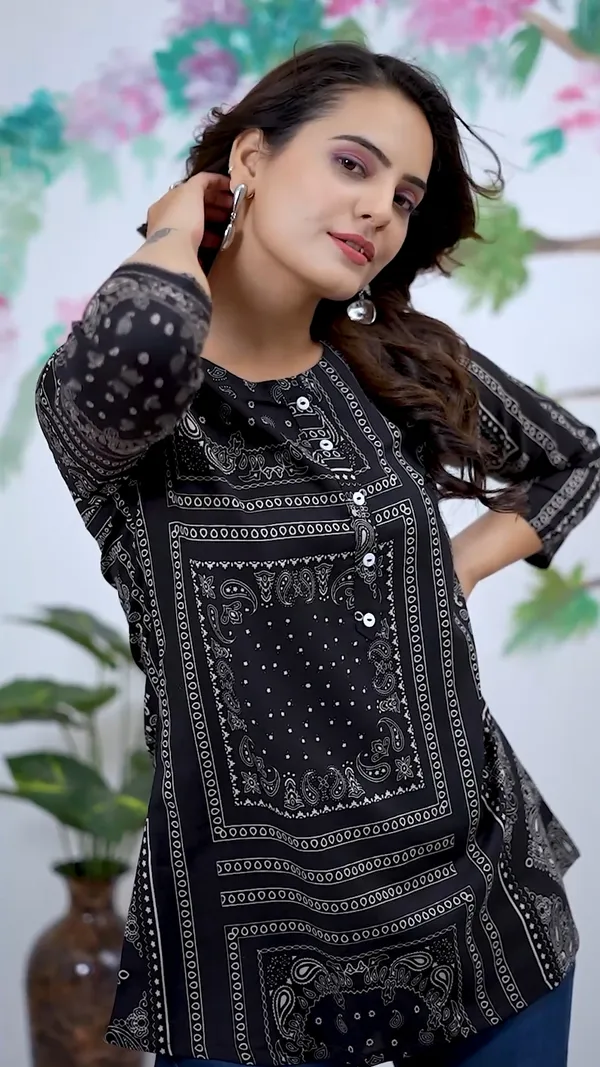 Black_Cotton_Blend_Printed_Round_Neck_Short_Kurti_|_For_Women