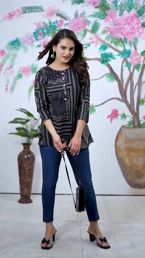 Black_Cotton_Blend_Printed_Round_Neck_Short_Kurti_|_For_Women