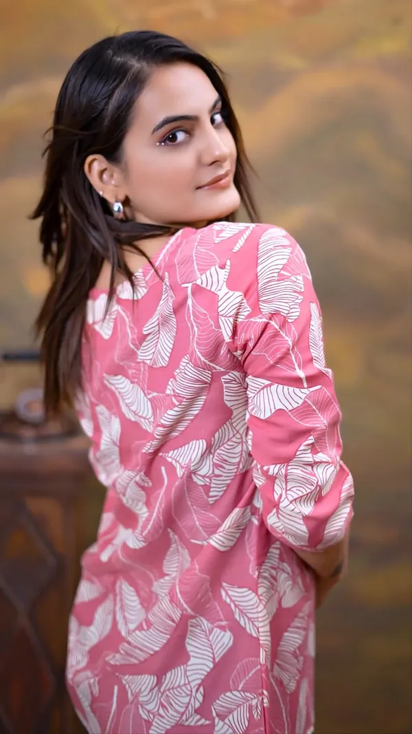Pink_Cotton_Blend_Digital_Printed_Round_Neck_Rayon_Short_Kurti_|_For_Women