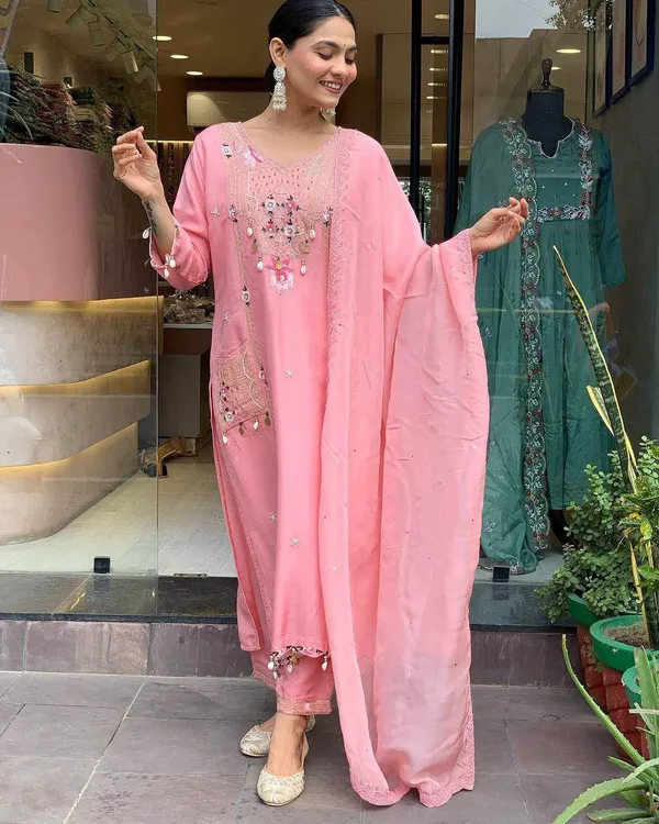 PINK_beautifully_Crafted_Pure_Roman_Silk_Suits_FOR_WOMEN