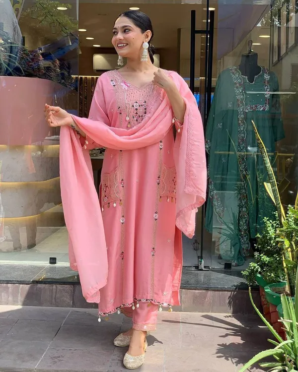 PINK_beautifully_Crafted_Pure_Roman_Silk_Suits_FOR_WOMEN