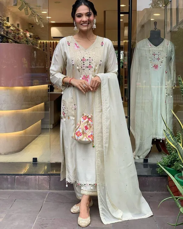 WHITE_beautifully_Crafted_Pure_Roman_Silk_Suits_