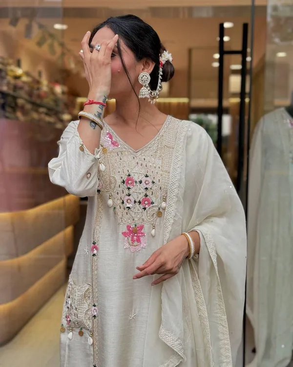 WHITE_beautifully_Crafted_Pure_Roman_Silk_Suits_