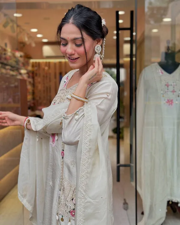 WHITE_beautifully_Crafted_Pure_Roman_Silk_Suits_