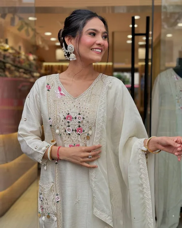 WHITE_beautifully_Crafted_Pure_Roman_Silk_Suits_