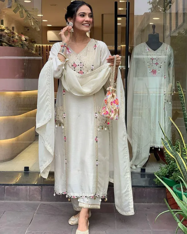 WHITE_beautifully_Crafted_Pure_Roman_Silk_Suits_