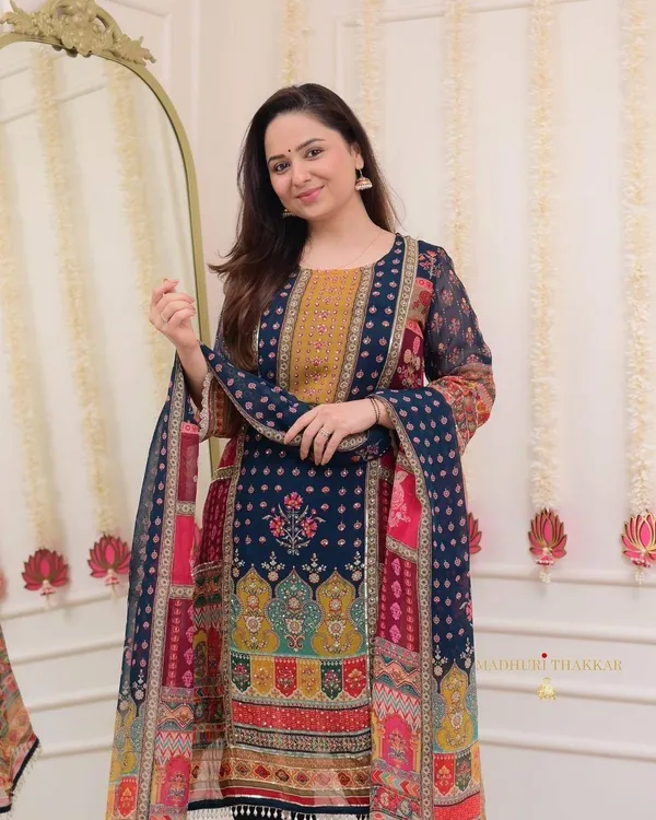 lakku_These_pure_Chinnon_Suit_Sets_are_beautifully_