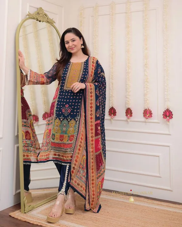 lakku_These_pure_Chinnon_Suit_Sets_are_beautifully_