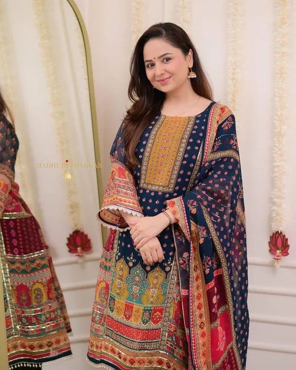 lakku_These_pure_Chinnon_Suit_Sets_are_beautifully_