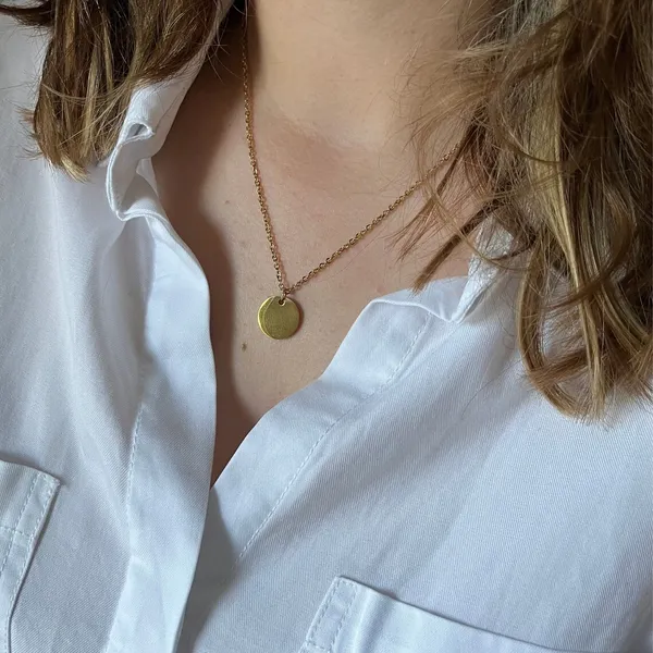 Customizable_Photo_Engraved_Anti_Tarnish_Necklace_with_Name_Engraved_at_the back,_Custom_Gift_for_Loved_Ones