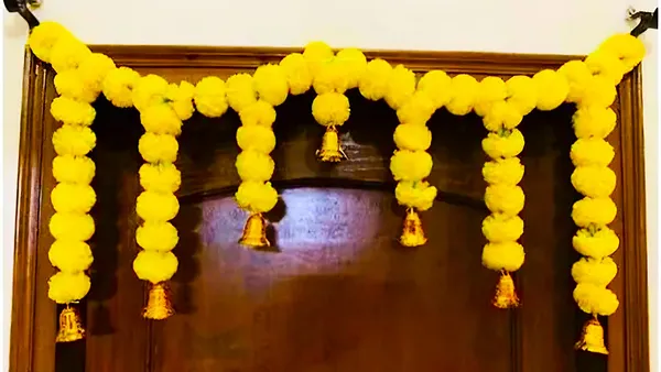 Yellow_Marigold_Toran,_Genda_Phool_Door_Wall_Hangings,_Bandarwal_for_Diwali_Decoration